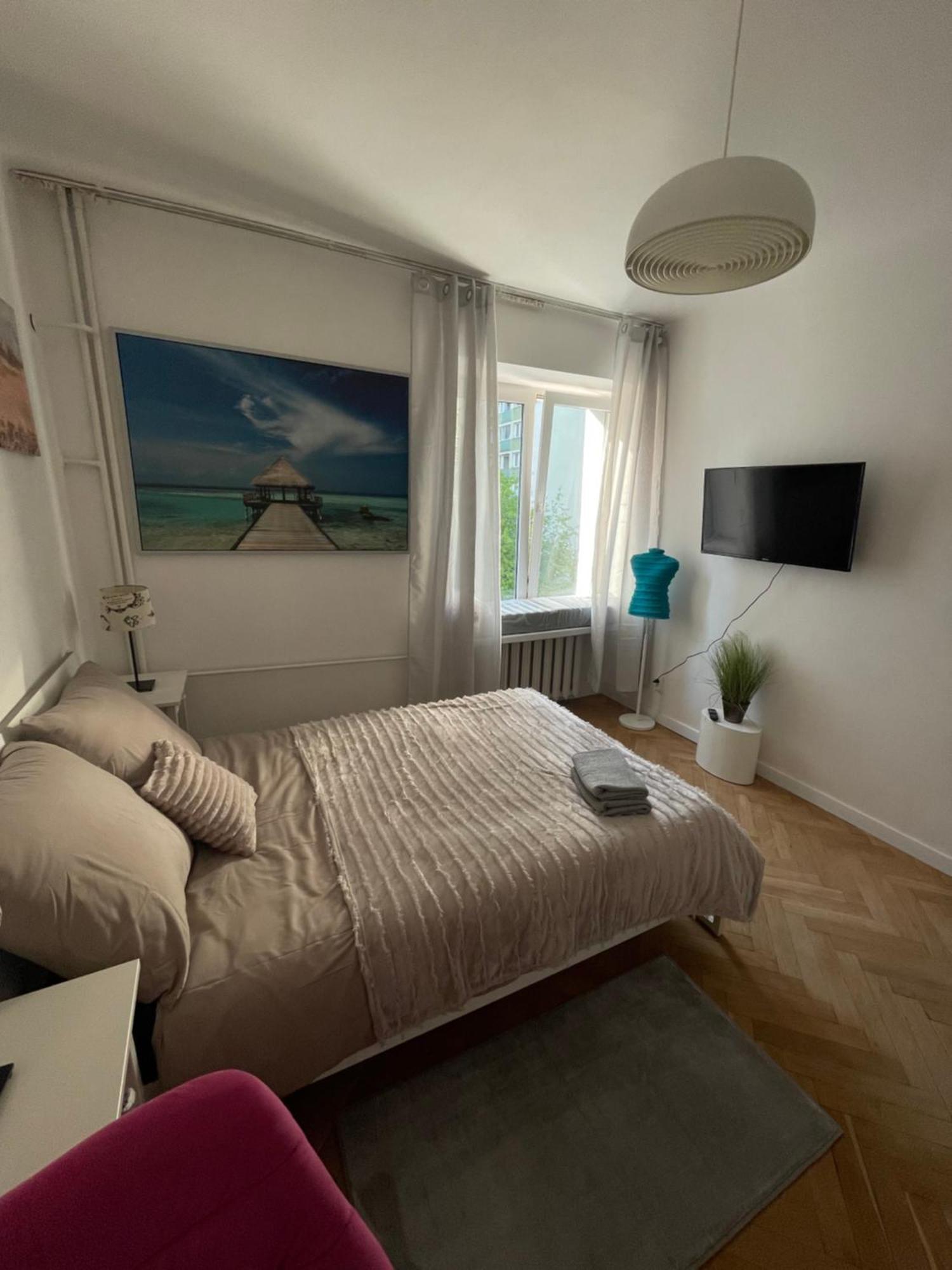 Metro Swietokrzyska Apartment *
