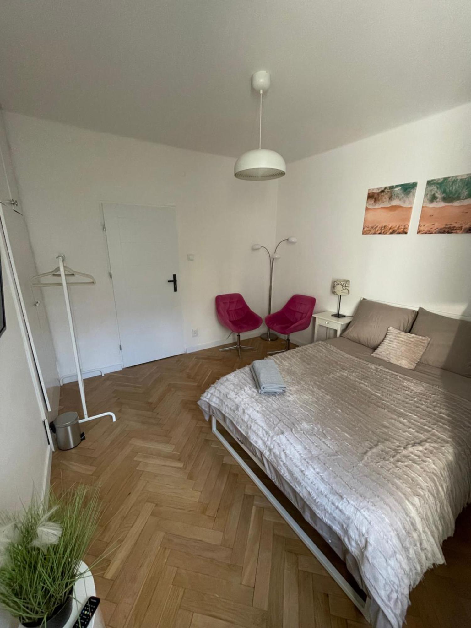 Metro Swietokrzyska Apartment *